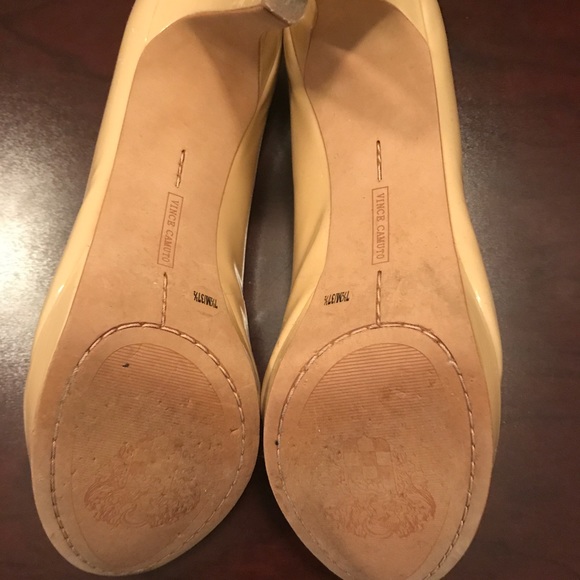 EUC Vince camuto Nude pumps - Picture 4 of 4